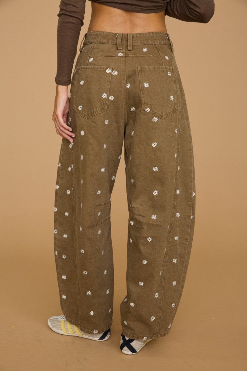 Embroidered Barrel Jeans
