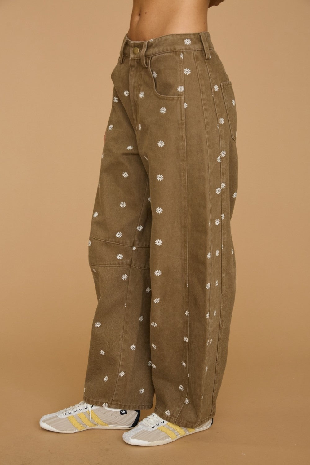 Embroidered Barrel Jeans