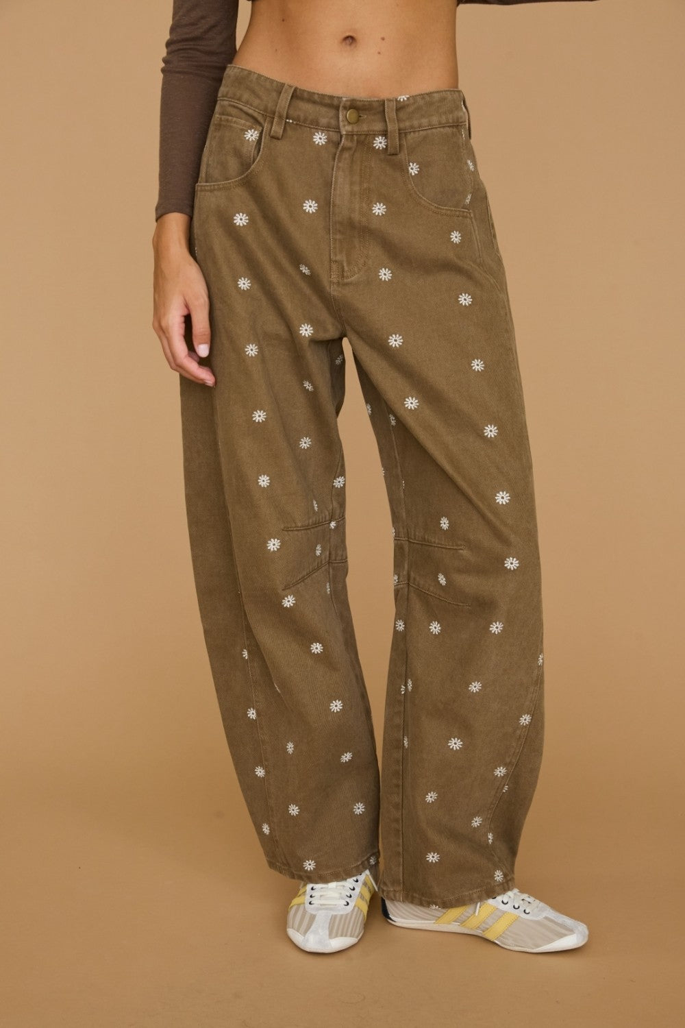Embroidered Barrel Jeans